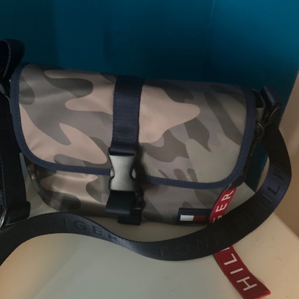 Tommy Hilfiger Camo Crossbody Bag